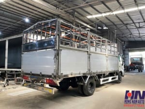 Xe Tải Hino 3Tấn5 Thùng Mui Bạt Bửng Nhôm