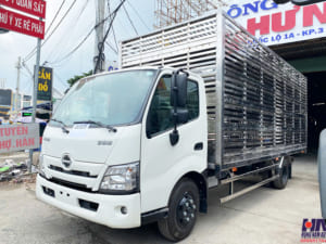 xe tải hino xzu730 5 tấn thùng chở vịt
