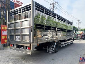 xe tải isuzu frr650 5 tấn thùng chở gia súc