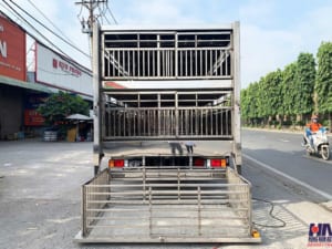 xe tải isuzu frr650 5 tấn thùng chở gia súc