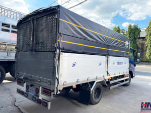 xe tải isuzu qkr270 2.7 tấn thùng mui bạt 4.5m