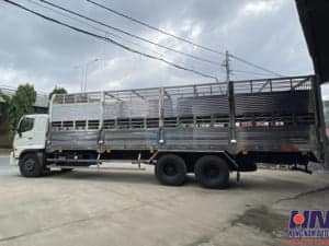 xe tải hino fl 15 tấn thùng chở heo 9m4