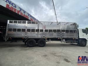 xe tải hino fl 15 tấn thùng chở heo 9m4