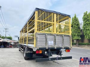 xe tải hino fg 8 tấn thùng chở gia cầm