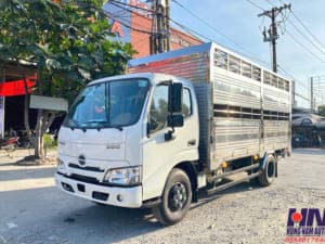 xe tải hino xzu650 1t9 thùng chở gia súc