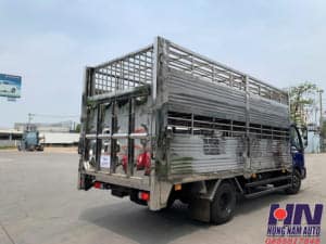 xe tải hino xzu720 3.5 tấn thùng chở gia súc