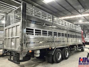 xe tải chenglong h5 15 tấn thùng chở gia súc