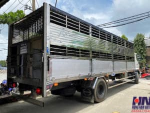 xe tải hino fg8jt8a 8 tấn thùng chở gia súc