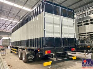 xe tải hino fl8jw8a 15 tấn thùng kín container 9.4m