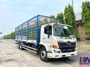 xe tải hino fl8jw8a 15 tấn thùng chở gia cầm