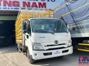 xe tải hino xzu720 3.5 tấn thùng chở gia cầm