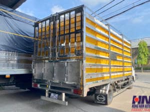 xe tải hino xzu720 3.5 tấn thùng chở gia cầm