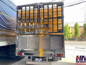 xe tải hino xzu720 3.5 tấn thùng chở gia cầm