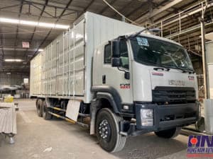 xe tải isuzu fvm1500 15 tấn thùng kín container