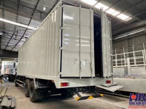 xe tải isuzu fvm1500 15 tấn thùng kín container