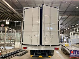 xe tải isuzu fvm1500 15 tấn thùng kín container